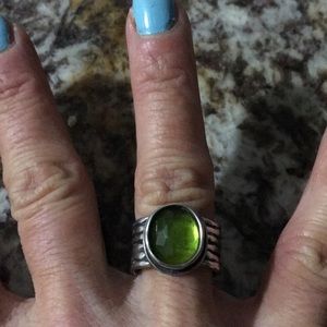 Serling sliver size 7 green stone ring